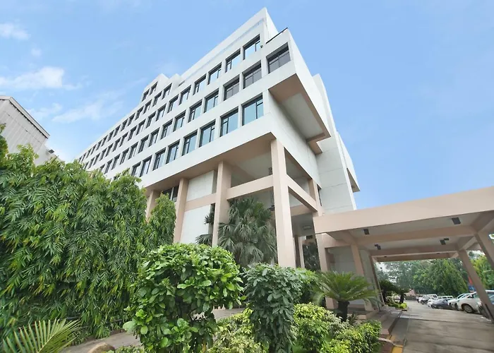 Maurya PatnaAirport Hotel